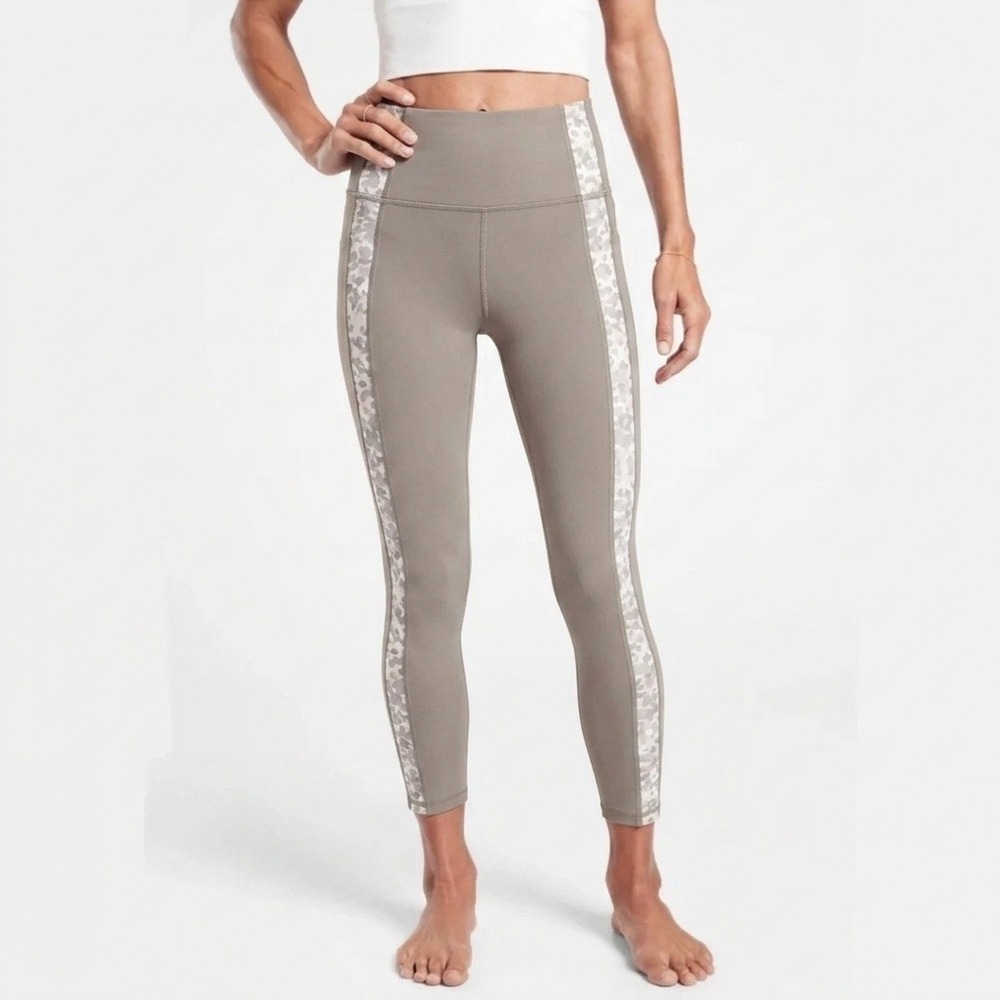 Athleta SP Salutation Stash Pocket II Serene 7/8 Leggings Taupe Camo Stripe